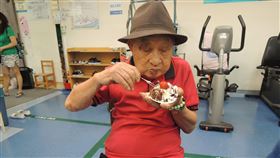 台中,周懷春,護送,林旺爺爺,生日,健康(圖/中央社)