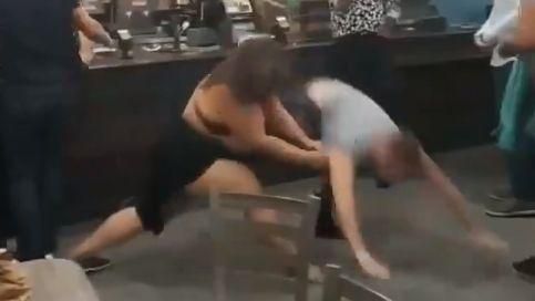 麥當勞盃相撲賽！胖紐豪乳彈飛肌肉男