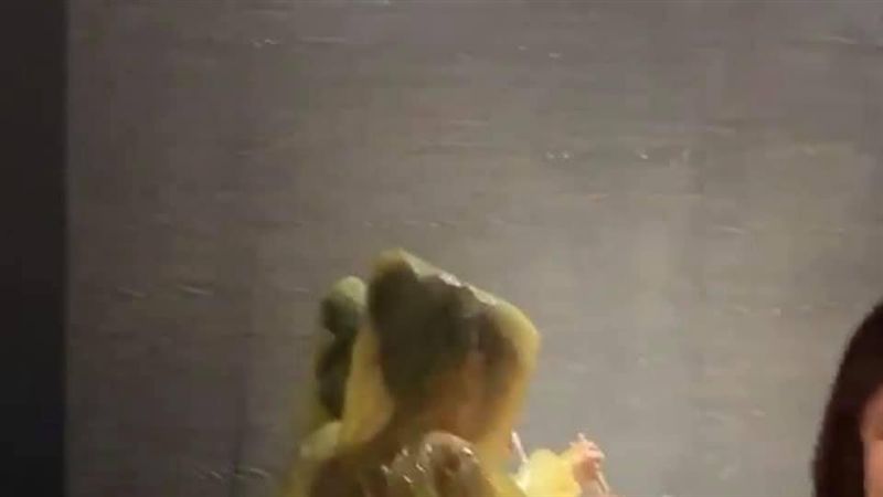 吃火鍋也要穿搭？辣妹吃飯裝扮網驚呆