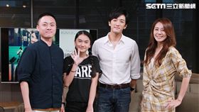 「致親愛的孤獨者」練建宏導演、演員林慈恩、鍾政均、主題曲歌手解偉苓，上安安大明星宣傳。（記者邱榮吉/攝影）