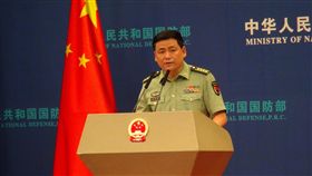 解放軍是否介入香港　中國國防部重申履行駐軍法對於解放軍是否介入香港維穩，中國國防部發言人任國強（圖）29日重申會履行「駐軍法」防務職責。中央社記者繆宗翰北京攝　108年8月29日