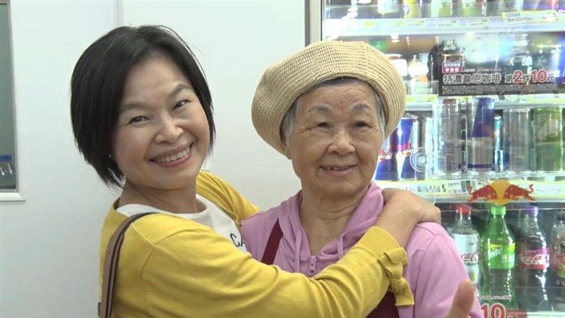 8旬失智嬤當店員　英日文難不倒