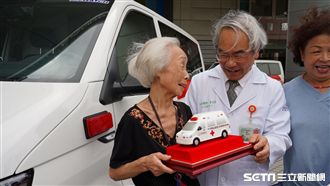阿嬤打零工30年…捐救護車原因催淚
