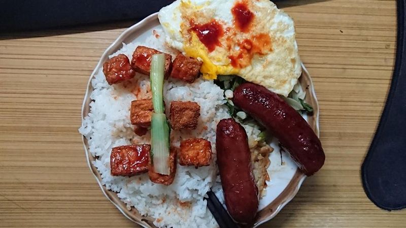 妻愛的晚餐見隱喻…他背脊發涼
