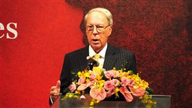 薄瑞光：習近平強勢領導下　北京將積極追求統一美國在台協會（AIT）前主席薄瑞光（Raymond F. Burghardt）30日在「當前中國大陸的發展與挑戰」的午餐專題演講中表示，習近平取消國家主席任期限制後，在兩岸論述上更強調「統一」。中央社記者沈朋達攝　108年8月30日
