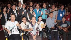 花敬群關懷因公受傷退役人員（1）內政部30日在苗栗縣舉辦中區縣市「役路相伴–秋節袍澤情深活動」，次長花敬群（2排左3）等人出席與會，與因公受傷退伍退役人員及家屬提前歡度中秋佳節。（苗栗縣政府提供）中央社記者魯鋼駿傳真　108年8月30日