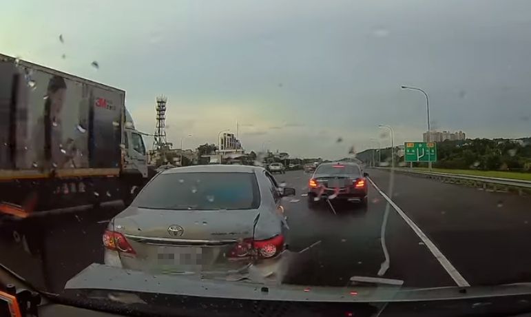 神車害追撞！真相曝光　她討拍被酸爆