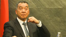 特勤事權改革  邱國正：國安局將督導府侍衛室私菸案引發外界關注國安局特勤中心、總統府侍衛室事權問題，國安局長邱國正（圖）2日主持記者會說明國安局改進方向，他表示，將直接督導總統府侍衛室、正副元首官邸警衛室，「無論用什麼方法，我都要能管到人」。中央社記者謝佳璋攝  108年8月2日