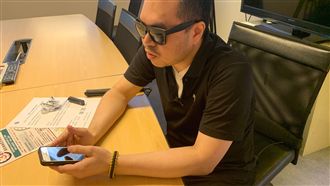 高學歷、年薪百萬　他竟一夕之間失明