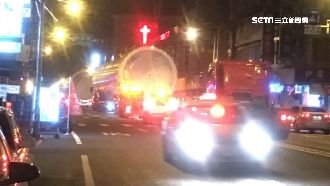 拖車拖巨大槽體上路　民眾驚：真的長