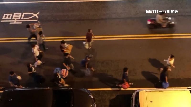 氣炸！封路沒通知　住戶全繞路倒垃圾