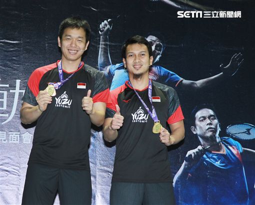 美津濃簽約羽球選手黃金搭擋塞蒂亞萬（Hendra Setiawan）與阿赫桑（Mohammad Ahsan）獲得世界羽球男子雙打最高排名第一位，來台和球迷們近距離接觸。（記者邱榮吉/攝影）