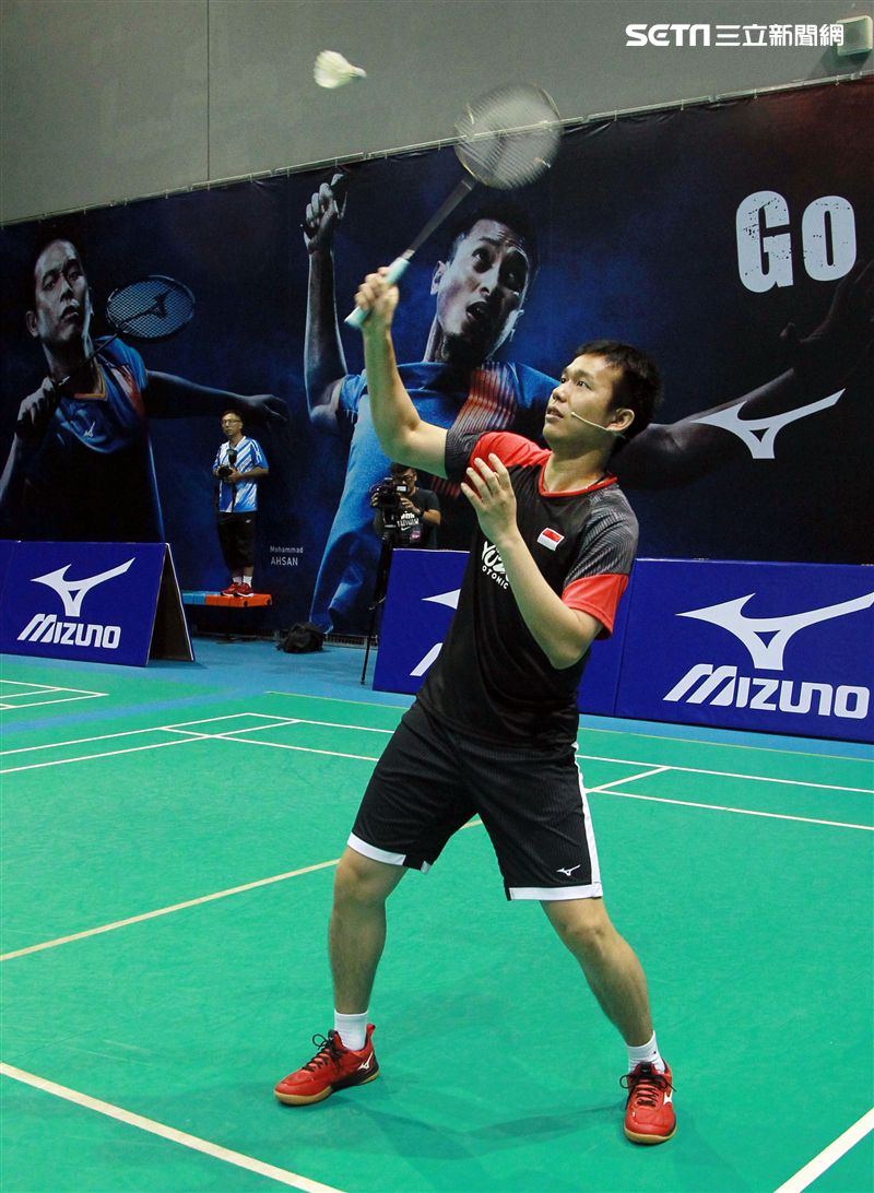 美津濃簽約羽球選手黃金搭擋塞蒂亞萬（Hendra Setiawan）與阿赫桑（Mohammad Ahsan）獲得世界羽球男子雙打最高排名第一位，來台和球迷們近距離接觸。（記者邱榮吉/攝影）
