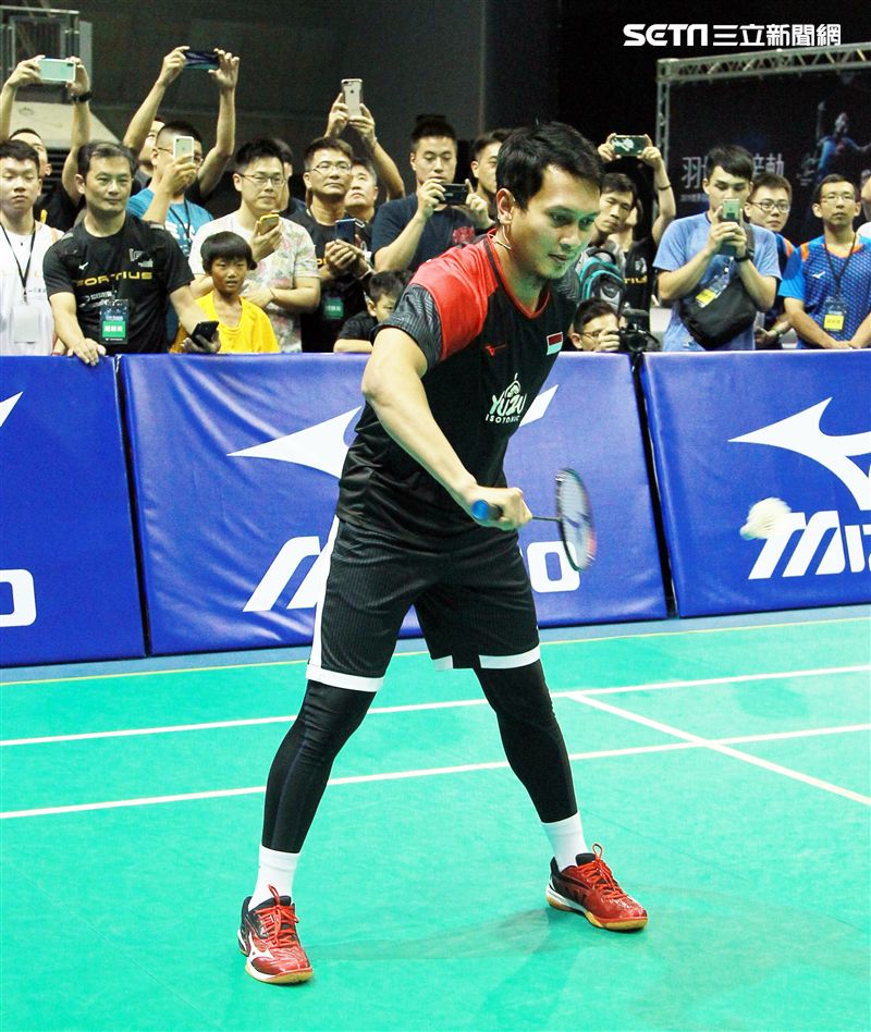 美津濃簽約羽球選手黃金搭擋塞蒂亞萬（Hendra Setiawan）與阿赫桑（Mohammad Ahsan）獲得世界羽球男子雙打最高排名第一位，來台和球迷們近距離接觸。（記者邱榮吉/攝影）