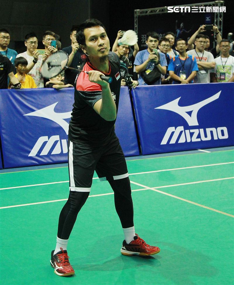 美津濃簽約羽球選手黃金搭擋塞蒂亞萬（Hendra Setiawan）與阿赫桑（Mohammad Ahsan）獲得世界羽球男子雙打最高排名第一位，來台和球迷們近距離接觸。（記者邱榮吉/攝影）