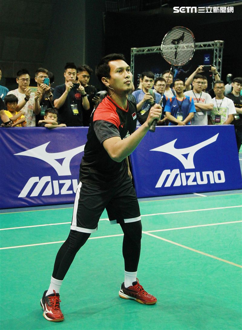 美津濃簽約羽球選手黃金搭擋塞蒂亞萬（Hendra Setiawan）與阿赫桑（Mohammad Ahsan）獲得世界羽球男子雙打最高排名第一位，來台和球迷們近距離接觸。（記者邱榮吉/攝影）