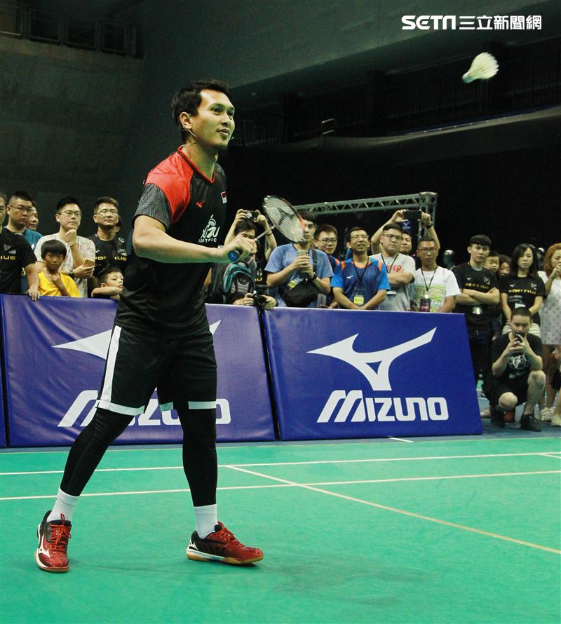 美津濃簽約羽球選手黃金搭擋塞蒂亞萬（Hendra Setiawan）與阿赫桑（Mohammad Ahsan）獲得世界羽球男子雙打最高排名第一位，來台和球迷們近距離接觸。（記者邱榮吉/攝影）