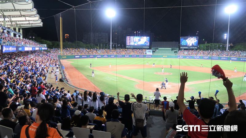 中職／中信富邦熱戰　新莊本季首滿場
