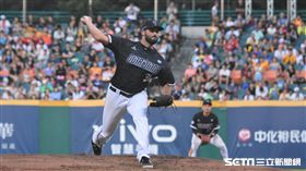 富邦悍將洋投班華德。（圖／記者王怡翔攝影）