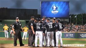 陳連宏抗議好壞球。（圖／記者王怡翔攝影）