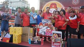 金門中秋博狀元餅熱鬧登場（1）2019金門中秋博狀元餅活動31日起熱鬧登場，金門縣副縣長黃怡凱（左4）等人一同為活動揭幕，歡迎民眾、旅客前來試手氣。中央社記者黃慧敏攝　108年8月31日