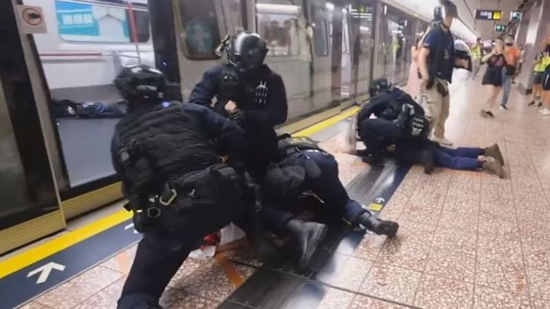 太子站無差別攻擊　港警：適當武力
