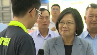 視察F16！蔡英文：國家主權靠國防