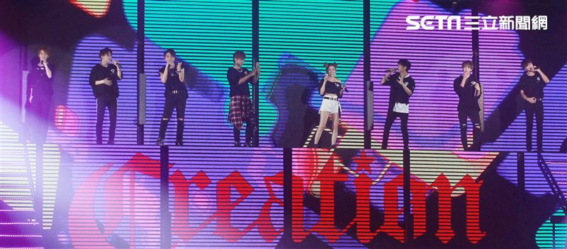 羅志祥和愷樂嘉賓身分現身「C.T.O」演唱會，一起合唱安可曲「有你我就不孤單」、「口袋裡的愛」，期許未來能和創造力家族的成員一起唱進小巨蛋。（記者邱榮吉/攝影）