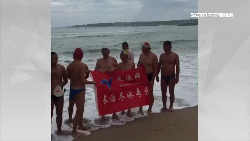 墾丁插紅旗！陸客違規下水拍照挑釁