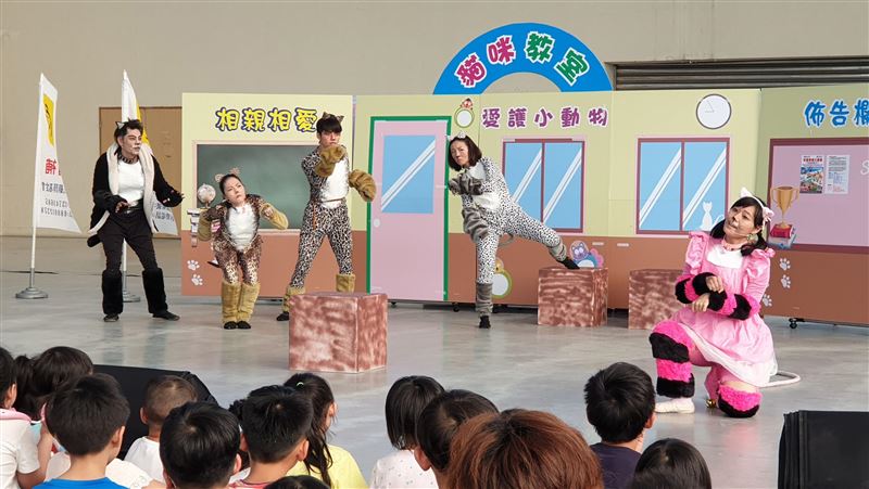 看長尾貓莉莉故事　學反霸凌勇氣