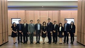 經濟部赴馬國辦理投資攬才會經濟部投資業務處8月29日在吉隆坡舉行投資及攬才說明會，駐馬代表洪慧珠（中）與馬國製造商聯合會（FMM）、台馬經貿協會、馬國留台聯總等重要團體交流。（中央社/駐馬來西亞辦事處提供）