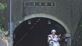 自強隧道9月起實施區間測速取締（1）為降低自強隧道內交通事故，兼顧警方執法安全，台北市政府警察局交通警察大隊將在9月1日起，配合交通部推動「速度管理」與「科技執法」政策，正式於該隧道內實施區間平均速率，取締超速及違規變換車道的車輛。中央社記者徐肇昌攝  108年8月13日