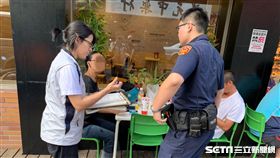 新北市連鎖超商及咖啡店騎樓自今年9月1日起全面禁菸，新制上路首日開罰11例。（圖／新北市衛生局提供）