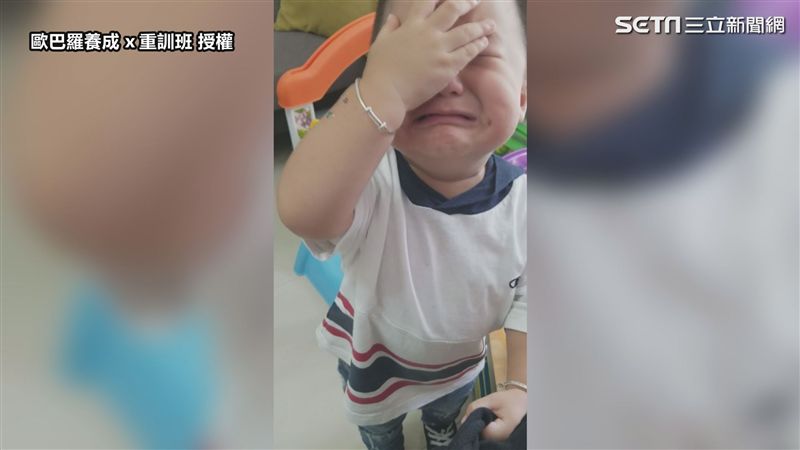 不給吃就崩潰！1歲萌弟影帝級捂臉