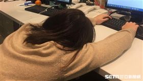 春節還沒到…上班族卻懶洋洋　醫：能為年後做準備
示意圖,OL,上班族,上班,累壞,疲憊,疲勞
