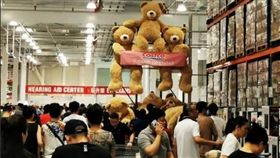 16:9
上海好市多開業5天就GG？退卡人潮多到員工沒空吃飯
圖／翻攝自微博