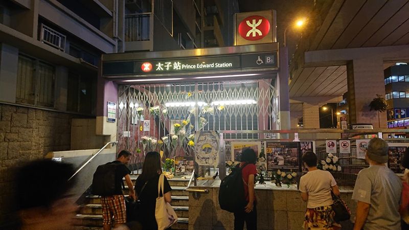 太子站驚見悼念鮮花　罷課爭5大訴求