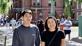 中國富商狂捐款給名校！5年後…兒上哈佛　網酸：錢沒白花（圖／翻攝自zhangxinsoho IG）