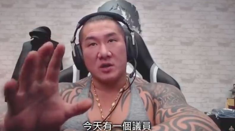 快看！館長唱歌：let it go