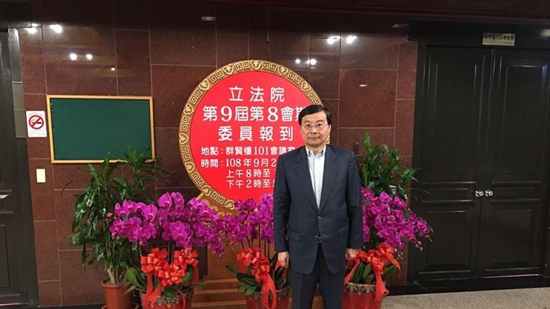 立法院新會期報到！藍委曾銘宗搶頭香