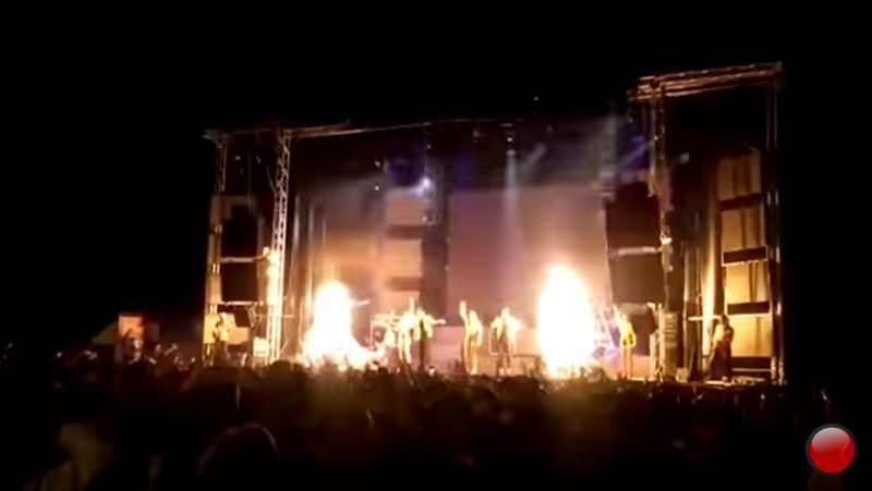 女星演唱會熱舞！遭煙火炸穿腰慘亡