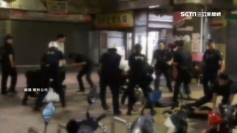 8男遇警拒查飆國罵　警噴辣椒水制伏
