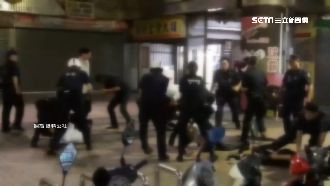 8男遇警拒查飆國罵　警噴辣椒水制伏