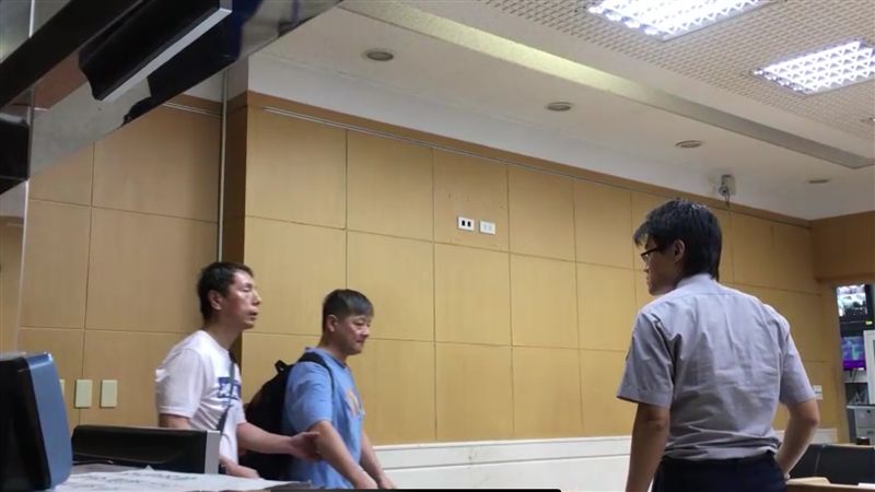 不滿找郭台銘被放話　台灣阿甘提告