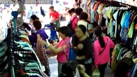婦人市場挑衣服 扒手只花5秒偷走長夾