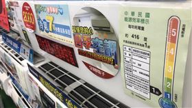 節能冷氣補助　住宅部門擴大適用經濟部擴大住商節能家電補助，今年起將冷氣機補助擴大至住宅部門，不過經濟部提醒，這項計畫「地方是主角」，執行細節會因地制宜。中央社記者徐肇昌攝　108年1月12日