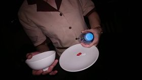 越南飯店床底翻出詭異碗盤　網笑翻曝真相：員工摸魚法器（圖／翻攝自PTT）