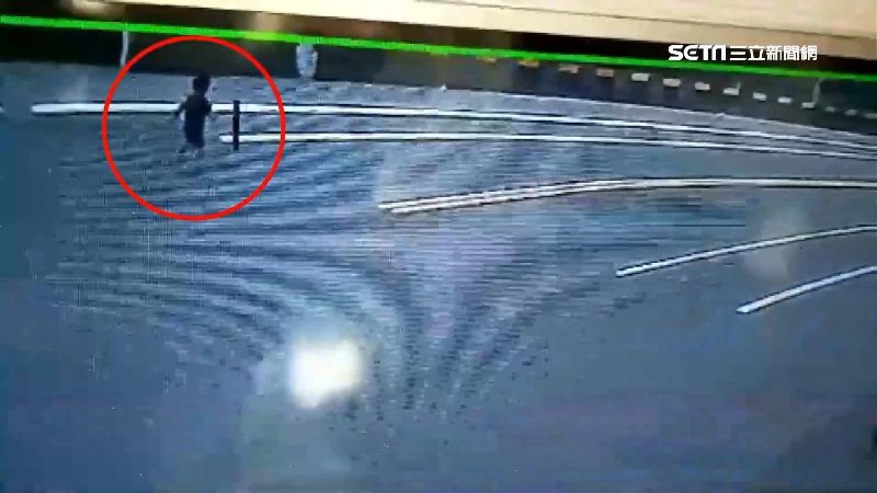4歲童獨自出門…「馬路亂竄」找媽媽