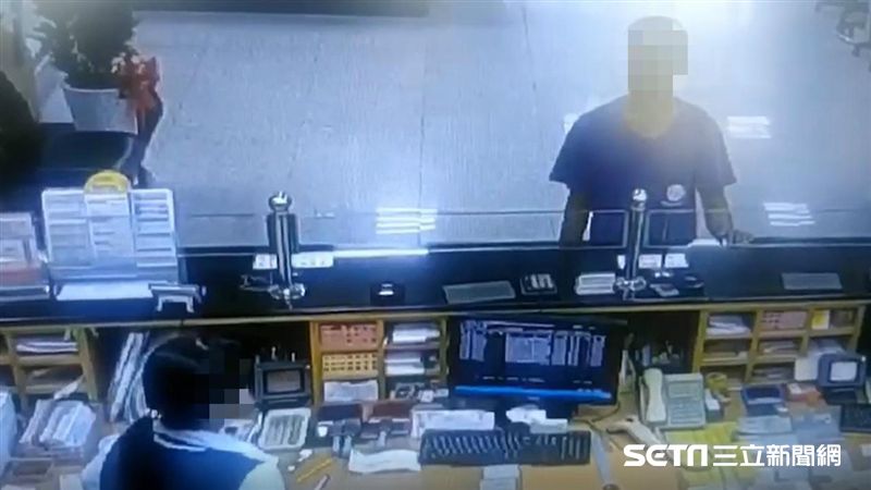 想吃牢飯？身障男闖銀行喊：我要搶劫