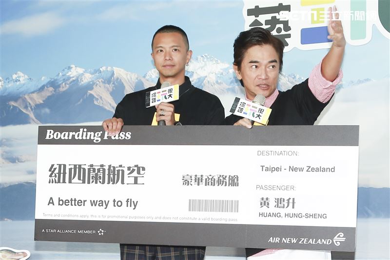 《綜藝玩很大》玩翻5週年主持人吳宗憲、小鬼黃鴻升。（圖／記者林士傑攝影）